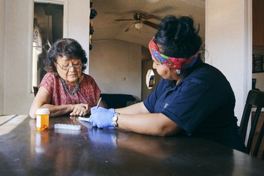 Indigenous health care provider talks to a patient about diabetes.